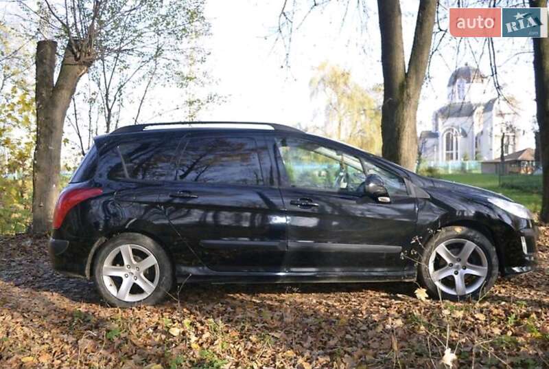 Универсал Peugeot 308 2010 в Калуше