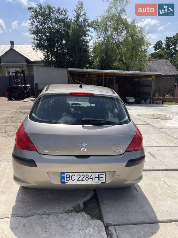 Хетчбек Peugeot 308 2010 в Трускавці