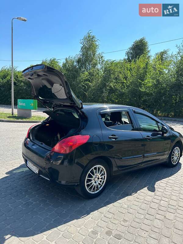 Хэтчбек Peugeot 308 2011 в Днепре