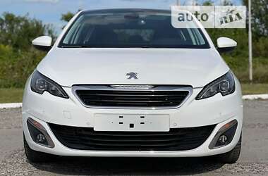 Хэтчбек Peugeot 308 2015 в Ужгороде