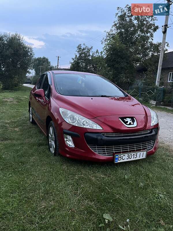 Хетчбек Peugeot 308 2008 в Городку