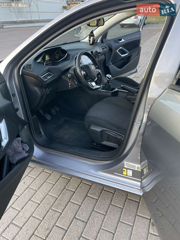 Універсал Peugeot 308 2014 в Мукачевому