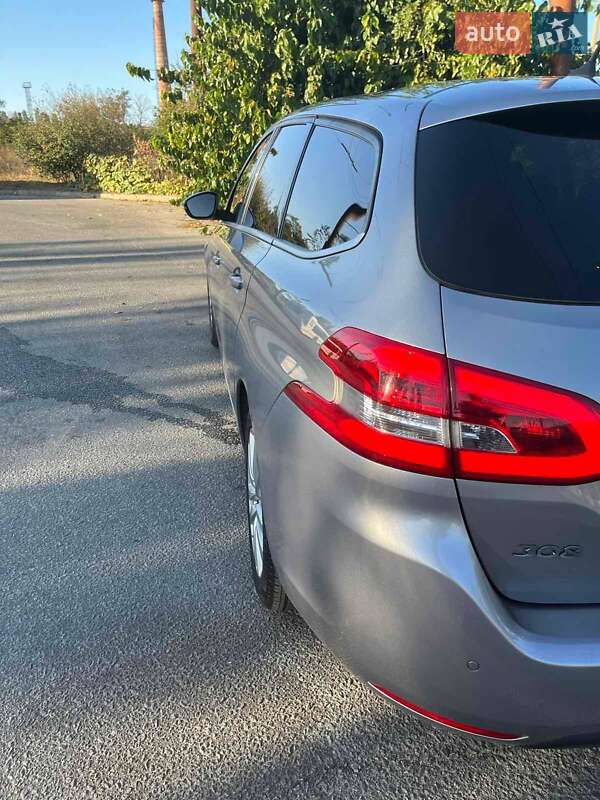Універсал Peugeot 308 2015 в Запоріжжі