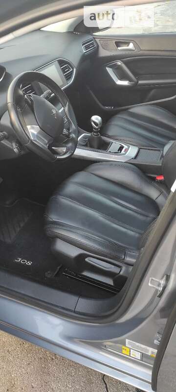 Універсал Peugeot 308 2015 в Решетилівці