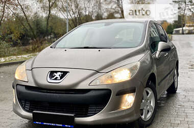 Хэтчбек Peugeot 308 2011 в Новояворовске