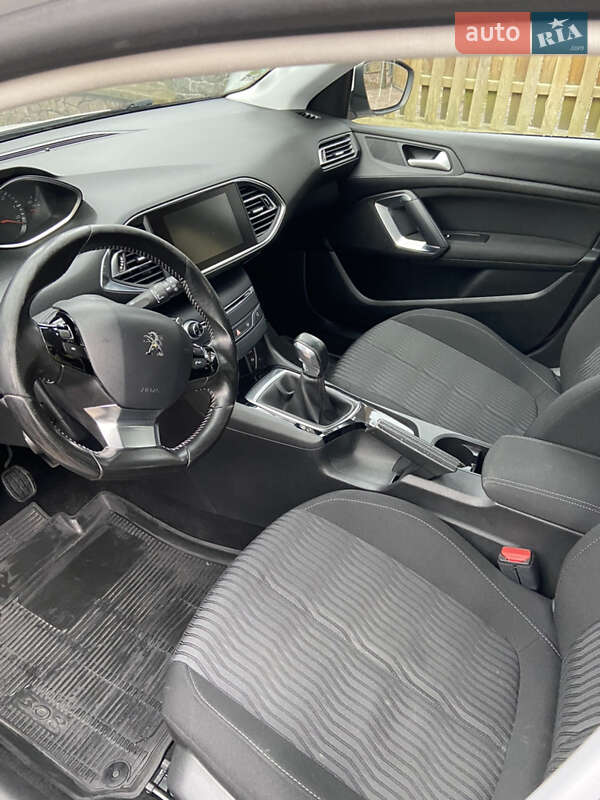 Хетчбек Peugeot 308 2015 в Житомирі