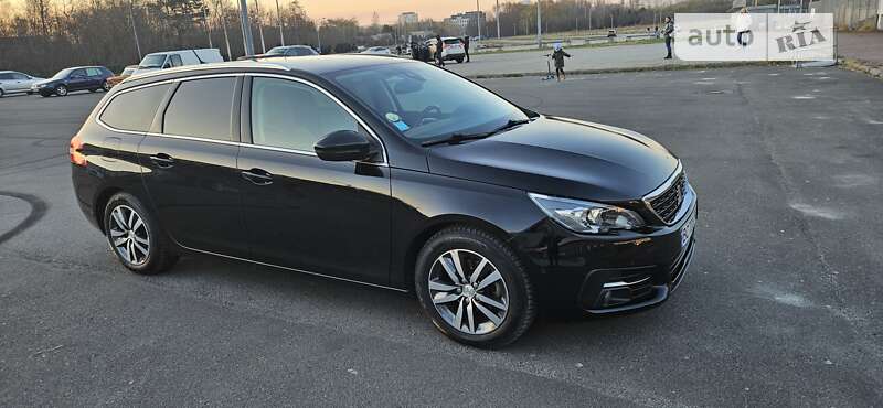 Универсал Peugeot 308 2018 в Львове