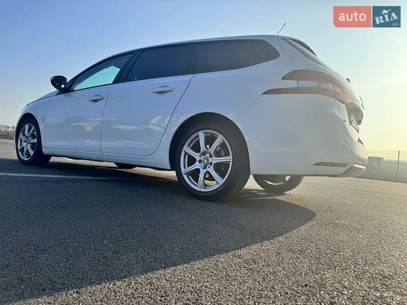 Універсал Peugeot 308 2015 в Рівному