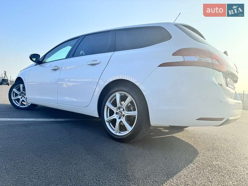 Універсал Peugeot 308 2015 в Рівному