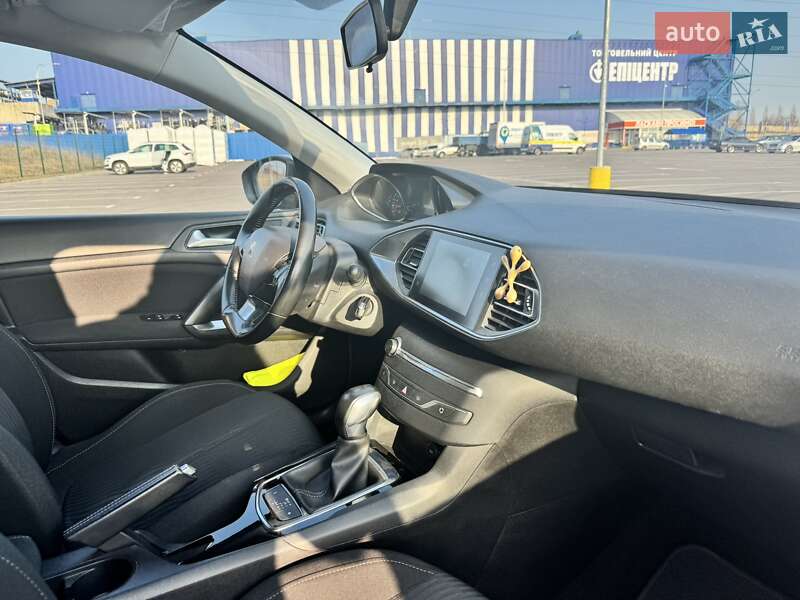 Універсал Peugeot 308 2015 в Рівному