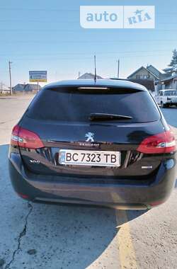 Универсал Peugeot 308 2015 в Новояворовске
