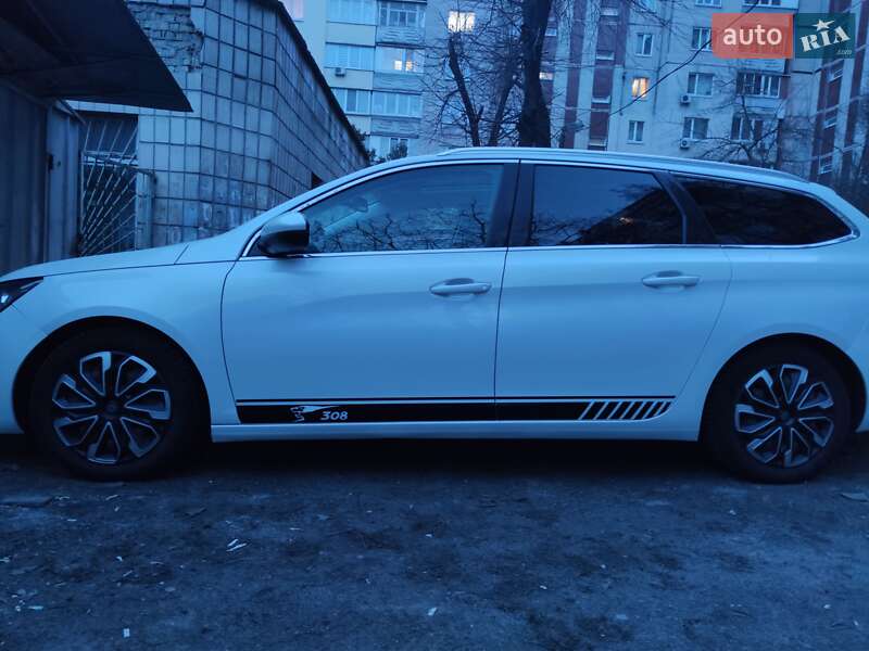 Универсал Peugeot 308 2015 в Киеве