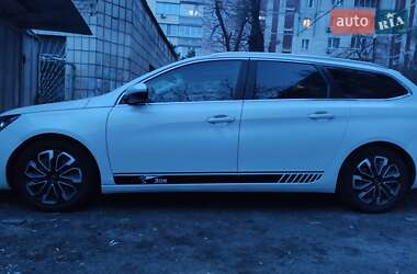 Универсал Peugeot 308 2015 в Киеве