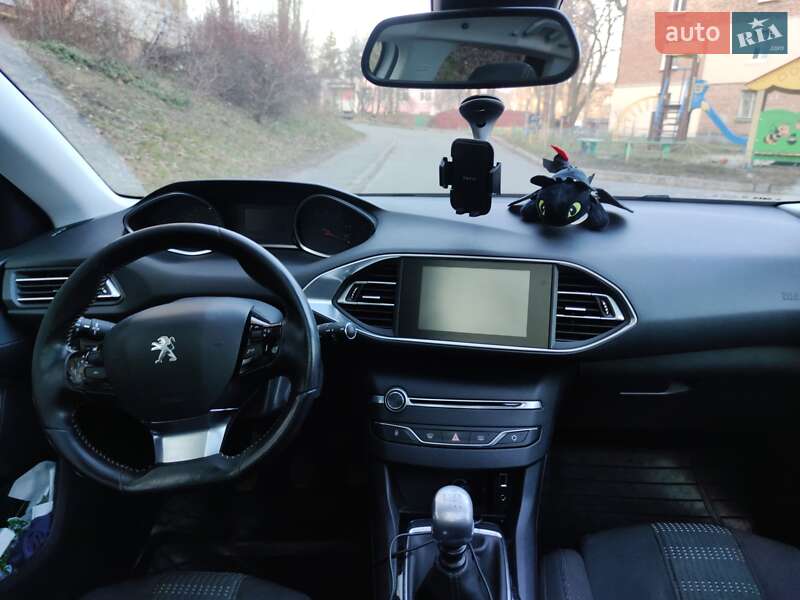 Универсал Peugeot 308 2015 в Киеве