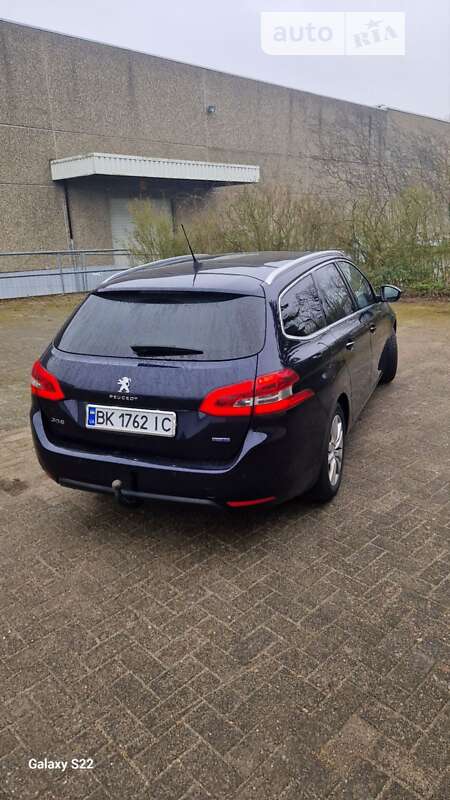 Универсал Peugeot 308 2015 в Вараше