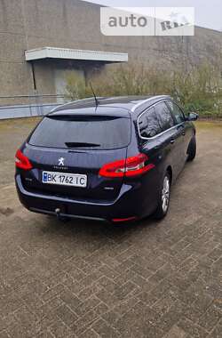 Универсал Peugeot 308 2015 в Вараше