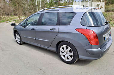 Универсал Peugeot 308 2010 в Обухове