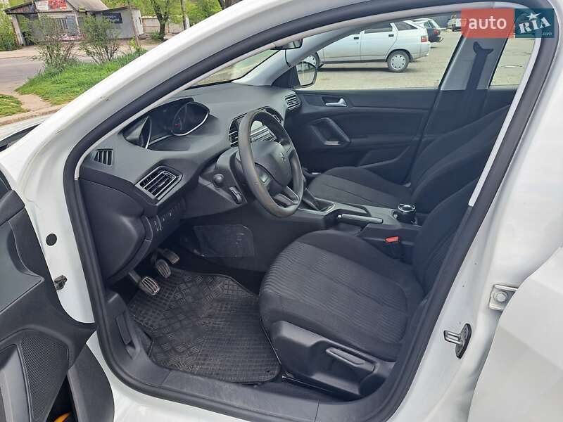 Хэтчбек Peugeot 308 2015 в Запорожье