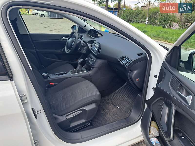 Хэтчбек Peugeot 308 2015 в Запорожье