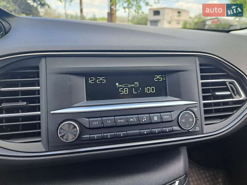 Хэтчбек Peugeot 308 2015 в Запорожье