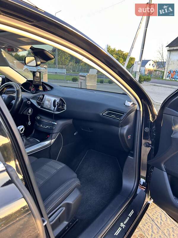 Універсал Peugeot 308 2017 в Дрогобичі