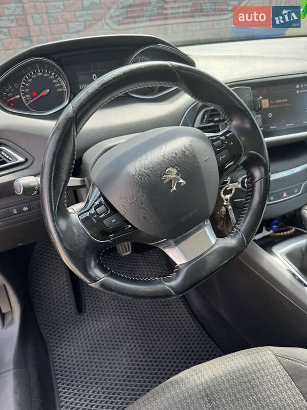 Універсал Peugeot 308 2017 в Рівному