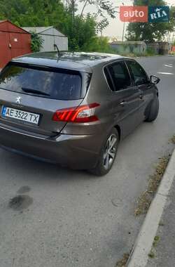 Хетчбек Peugeot 308 2014 в Дніпрі