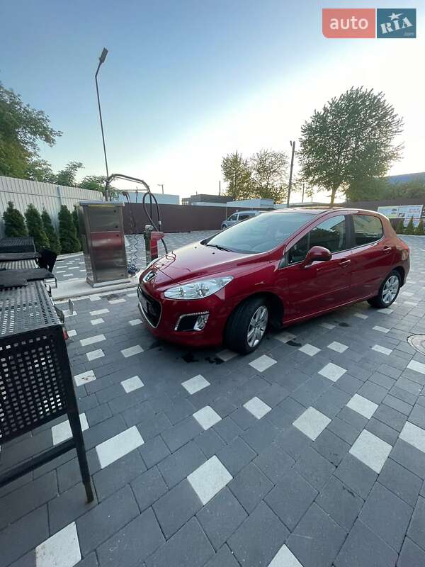 Хетчбек Peugeot 308 2011 в Бучачі