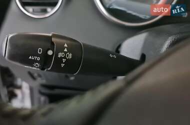Хэтчбек Peugeot 308 2011 в 