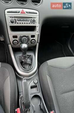 Хэтчбек Peugeot 308 2011 в 