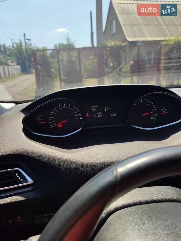 Универсал Peugeot 308 2015 в Доброполье