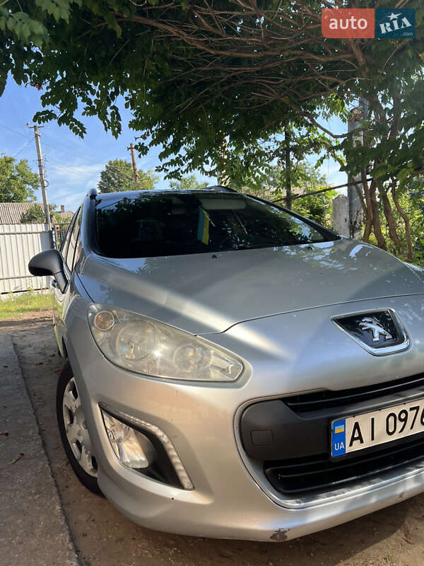 Универсал Peugeot 308 2013 в Крюковщине