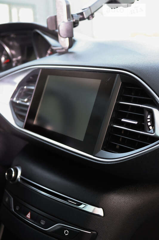 Універсал Peugeot 308 2015 в Тернополі