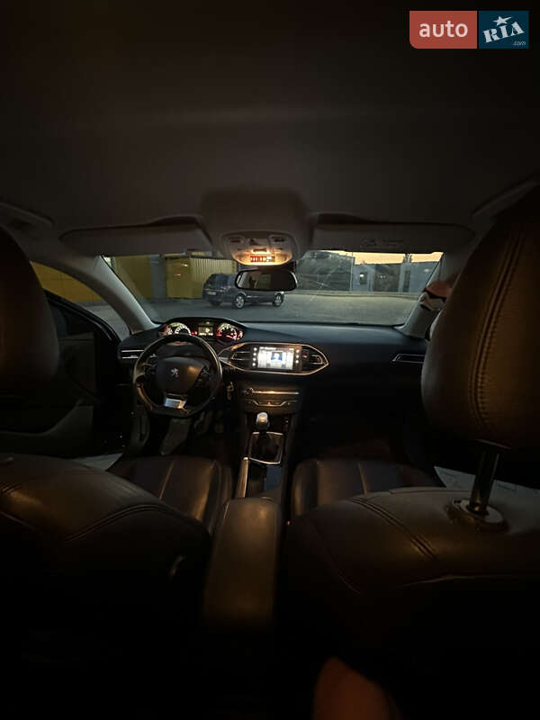 Універсал Peugeot 308 2015 в Рівному