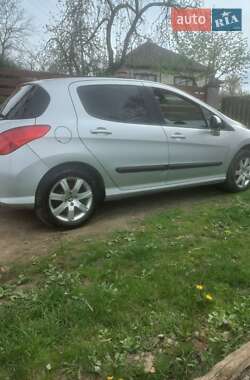 Хэтчбек Peugeot 308 2013 в Сваляве