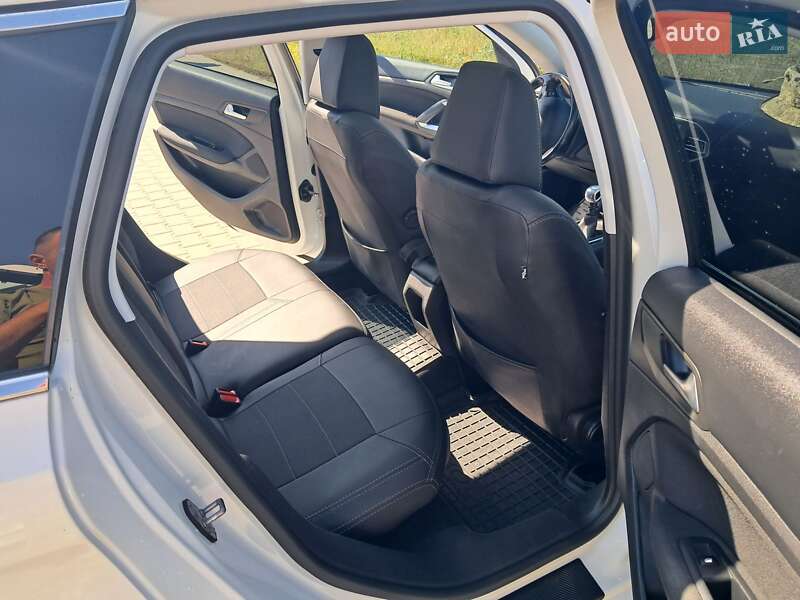 Peugeot 308 2015