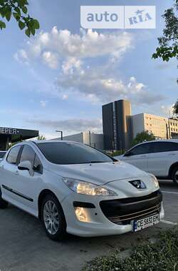 Хэтчбек Peugeot 308 2010 в Черновцах