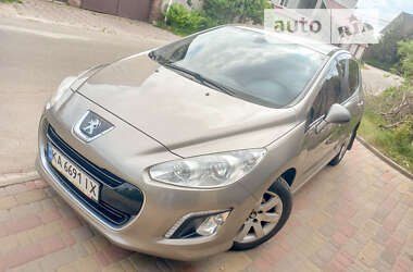 Хэтчбек Peugeot 308 2011 в Киеве