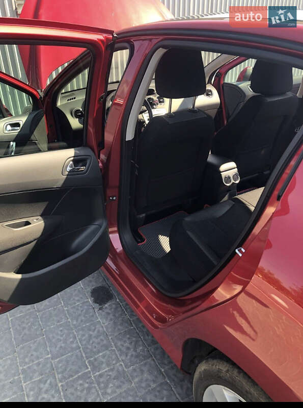 Хетчбек Peugeot 308 2010 в Ужгороді