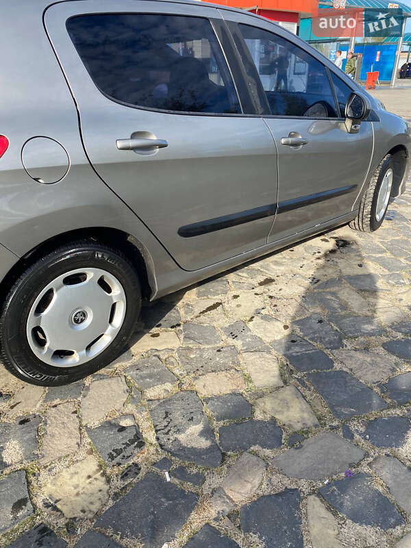 Хэтчбек Peugeot 308 2010 в Березному