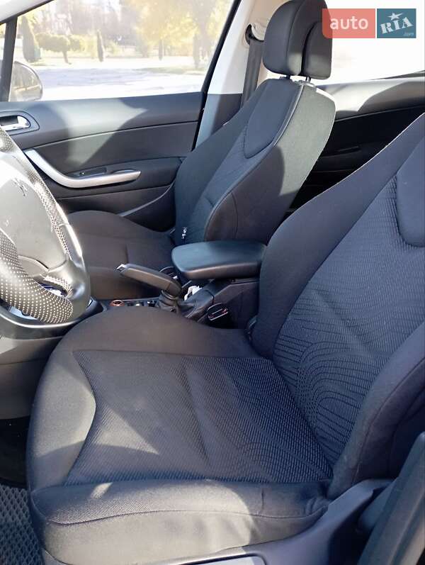 Хетчбек Peugeot 308 2008 в Горішніх Плавнях