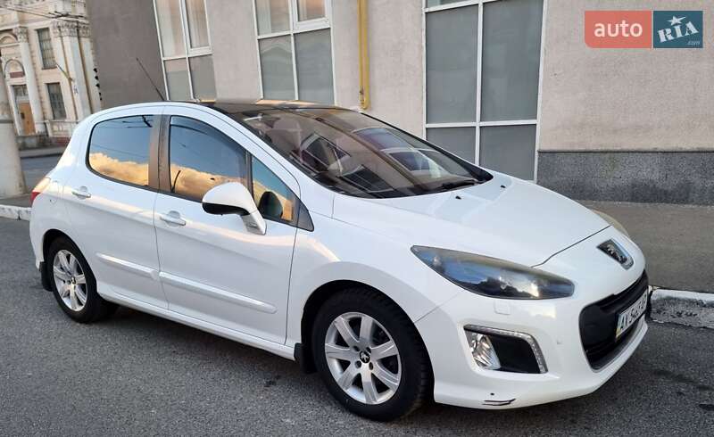 Хэтчбек Peugeot 308 2012 в 