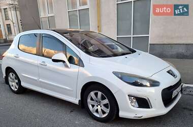 Хэтчбек Peugeot 308 2012 в 