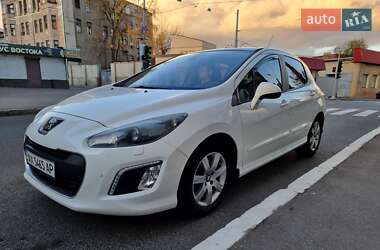 Хэтчбек Peugeot 308 2012 в 