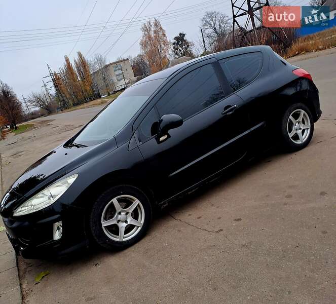 Хетчбек Peugeot 308 2008 в Охтирці