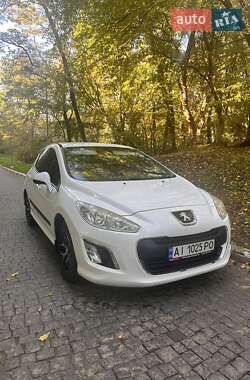 Хетчбек Peugeot 308 2013 в Чернівцях