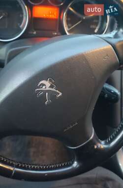 Хэтчбек Peugeot 308 2011 в 