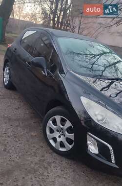 Хэтчбек Peugeot 308 2011 в 