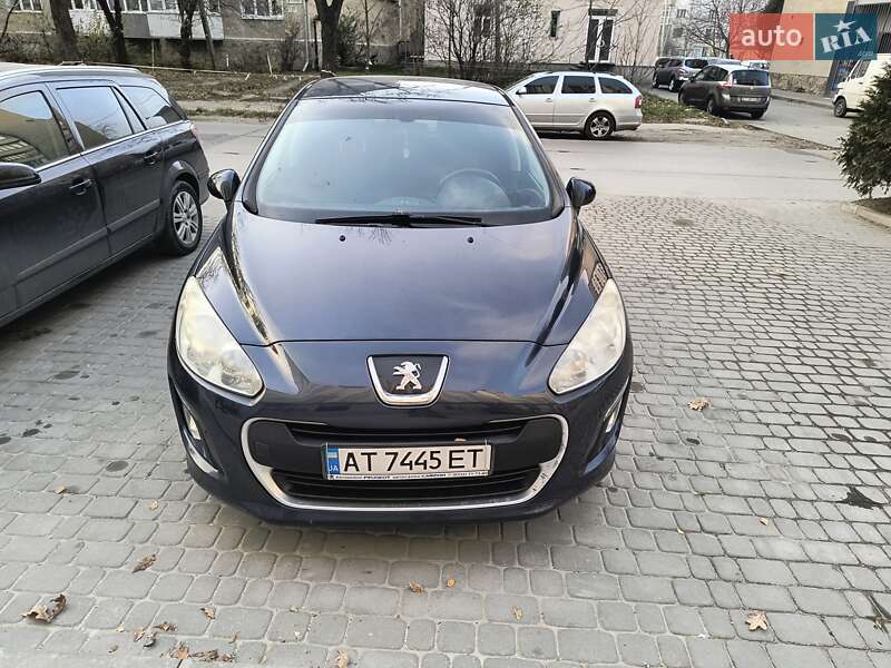 Хэтчбек Peugeot 308 2012 в Ивано-Франковске