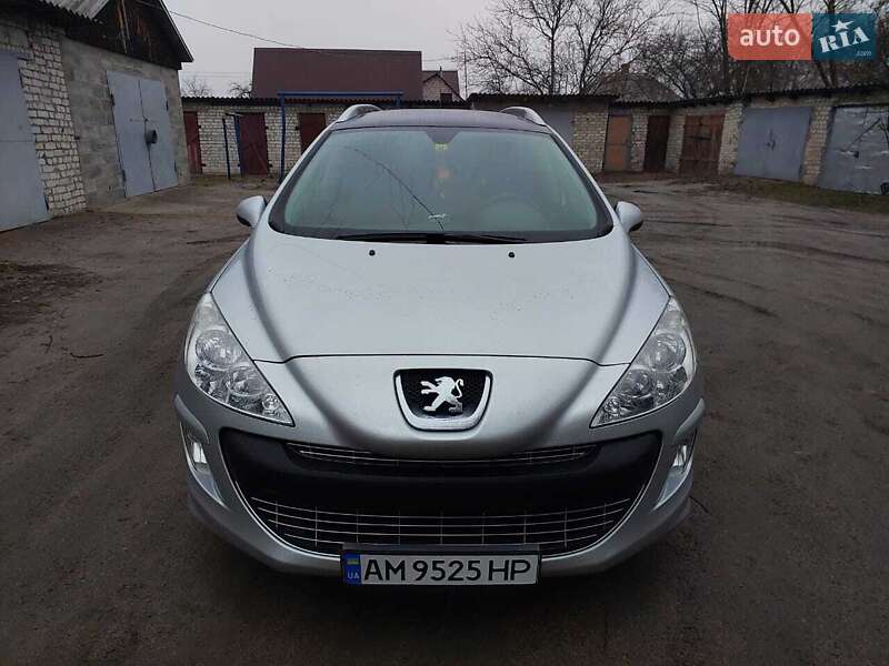 Универсал Peugeot 308 2010 в Коростене
